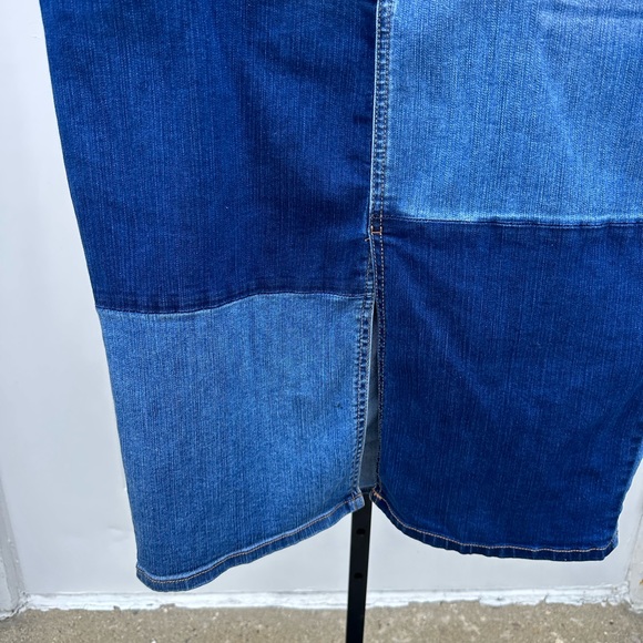 ♠️BLACK FRIDAY SALE!♠️ New York & Company Patchwork Denim Skirt Size 14 - Picture 4 of 7